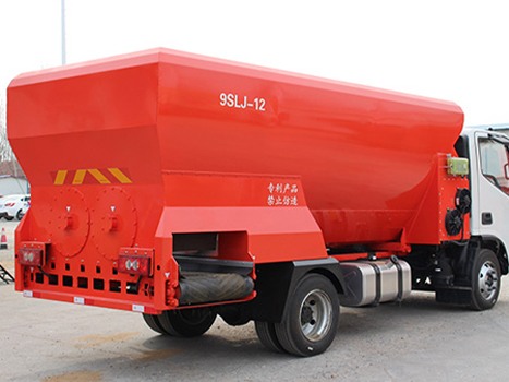 12 M full-ration feed distributor