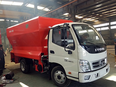 10 M full-ration feed distributor